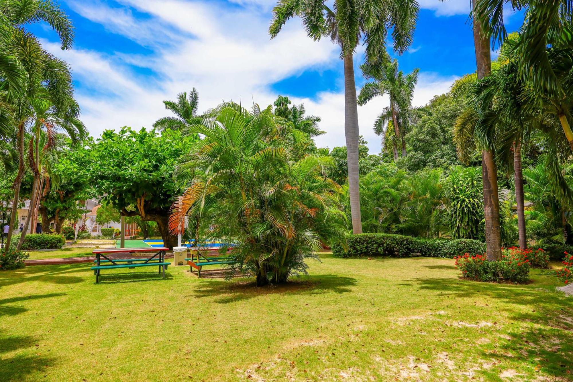 Grand Decameron Montego Beach, A Trademark All-Inclusive Resort Montego Bay Exterior photo